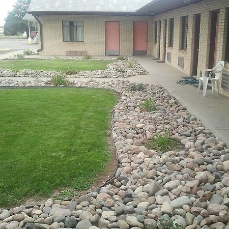 Country Manor Motel Watkins Exterior photo