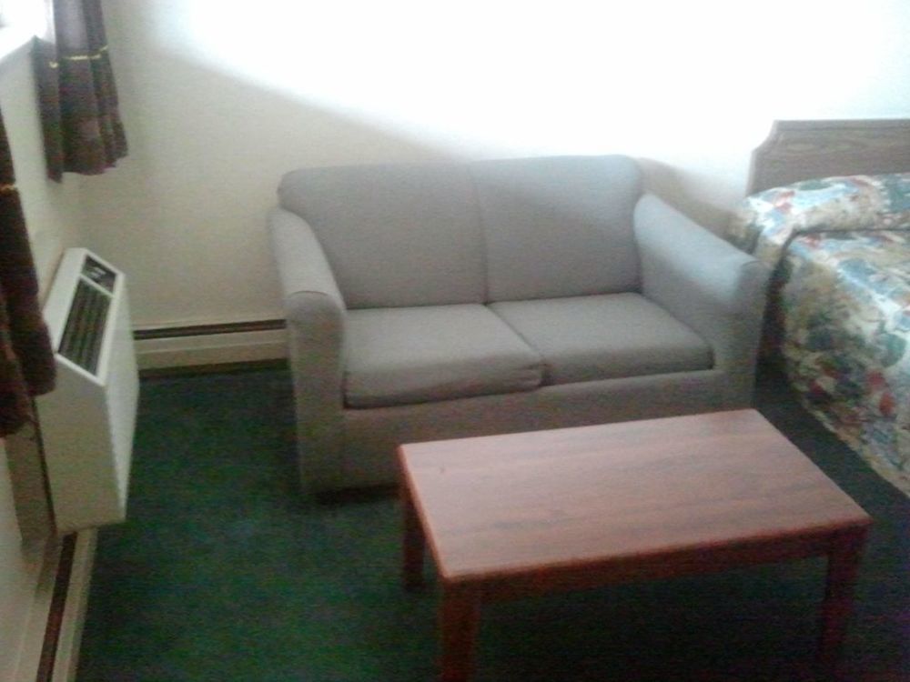 Country Manor Motel Watkins Room photo