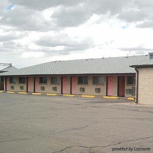 Country Manor Motel Watkins Exterior photo