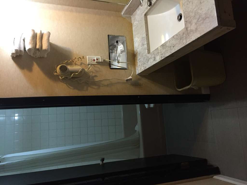 Country Manor Motel Watkins Room photo